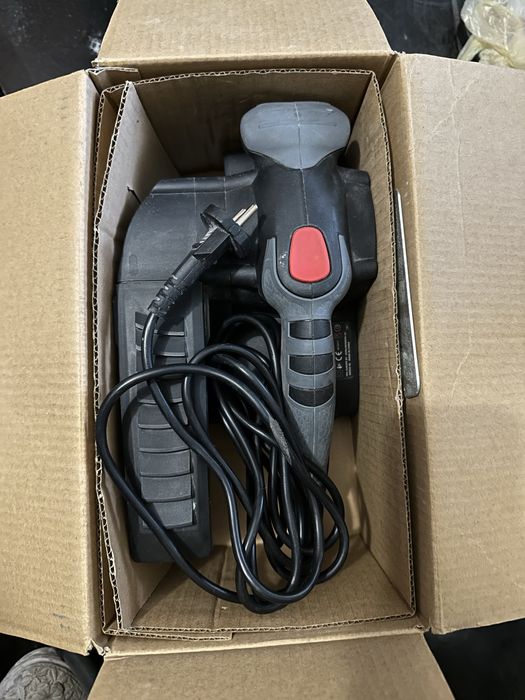 Slefuitor cu banda Skil, 650W, 300 RPM, cadru slefuire Equalizer