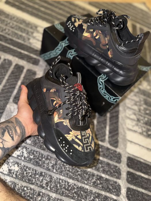 Adidasi chain reaction