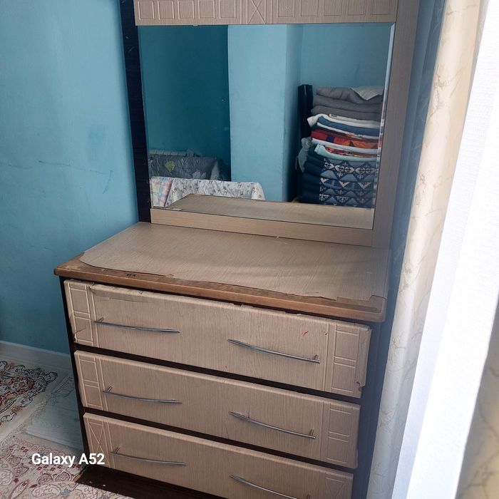 Комод аинасымен сатылады