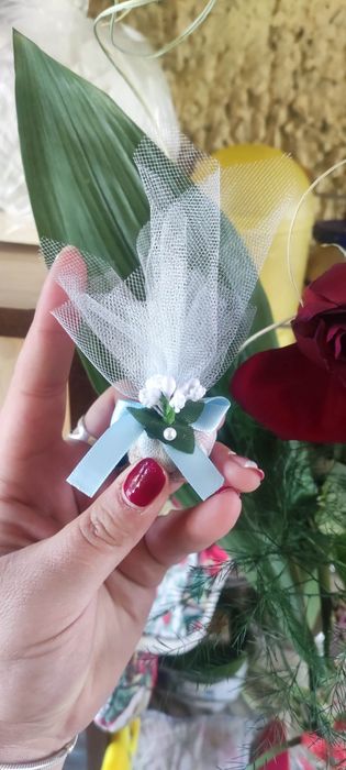 Сватбени късметчета (изработени според темата на сватбата; по желание)