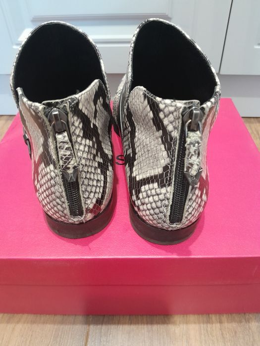 Продам брендовые женские ботинки