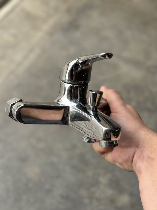 Душове за баня и смесители за мивки