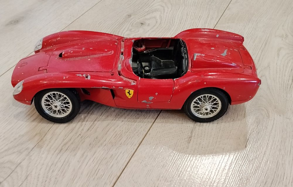 Ferrari 250 Testa Rossa (1957) Burago 1:18
