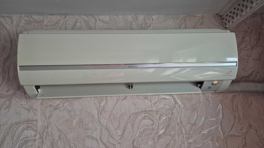 Инверторен климатик HITACHI RAS-10 EH1 + ОПЦИЯ ЗА МОНТАЖ