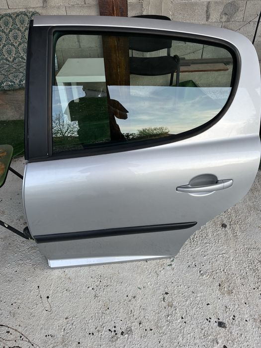 Пежо 207 (На части)