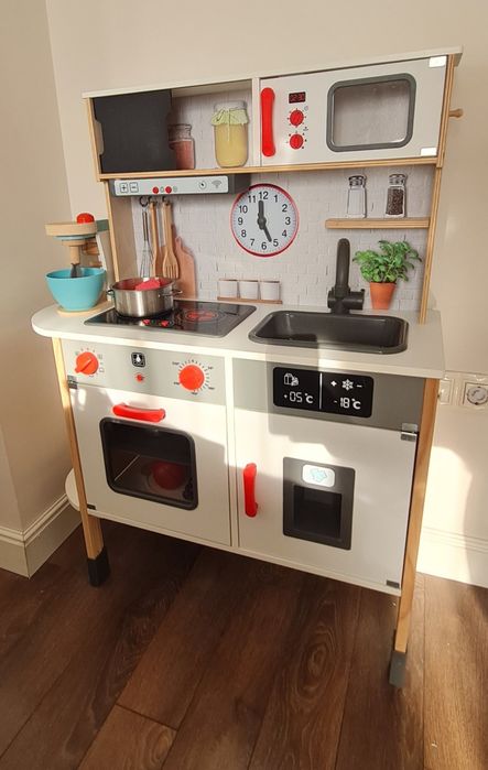 Детска дървена кухня