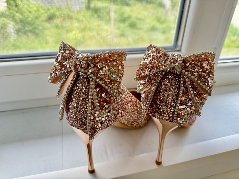 НОВИ Луксозни обувки 42 размер