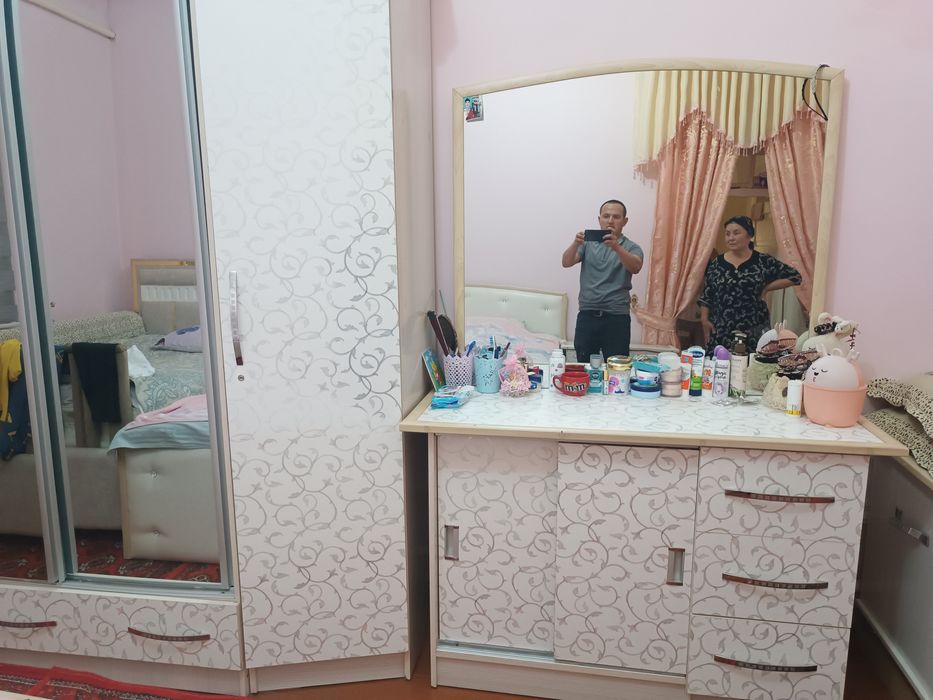 Shkaf, Tryumo, xolati juda ajoyib narxini kelishamiz