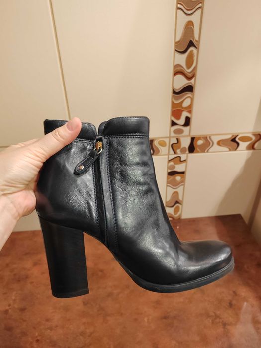 Ghete din piele Bata mar. 39