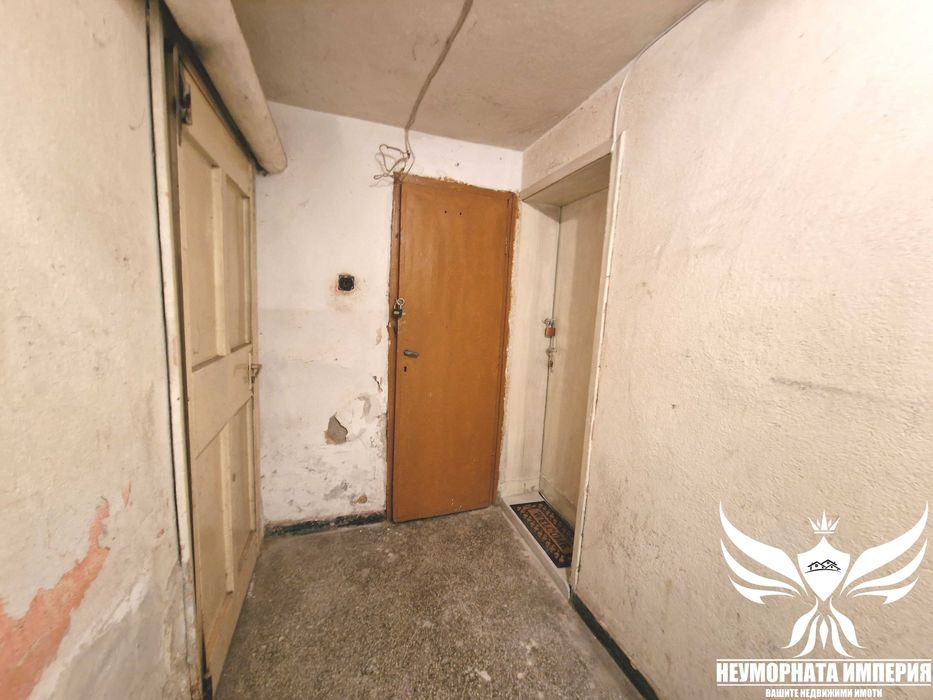 Под наем 12кв помещение,офис,студио,магазин в гр.Пловдив, център