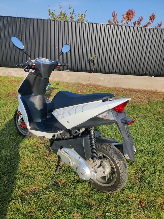 Scuter 125 cm cubi