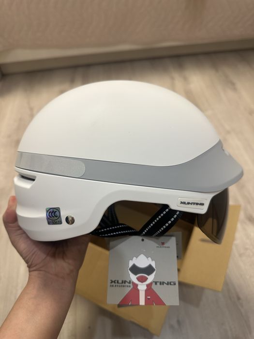Шлем белый  для мото