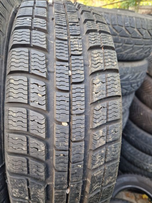 două cauciucuri 185 60 15 de iarnă,m+s