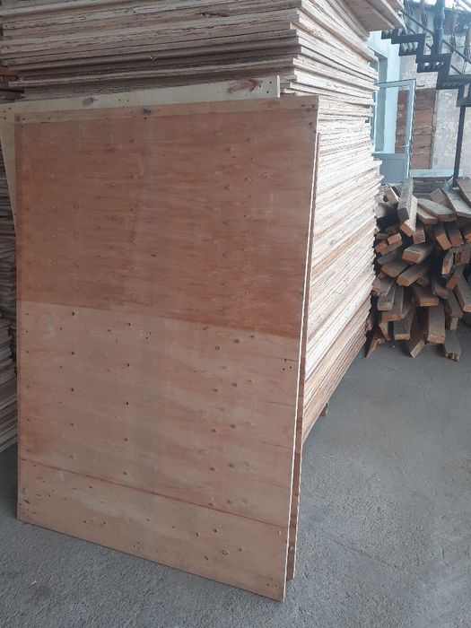 Доски, бруски ,фанеры. В хорошем состоянии .