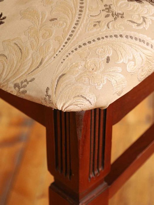 Yaxshi holatdagi mebellar sotiladi. 12 kishilik mebellar sotiladi