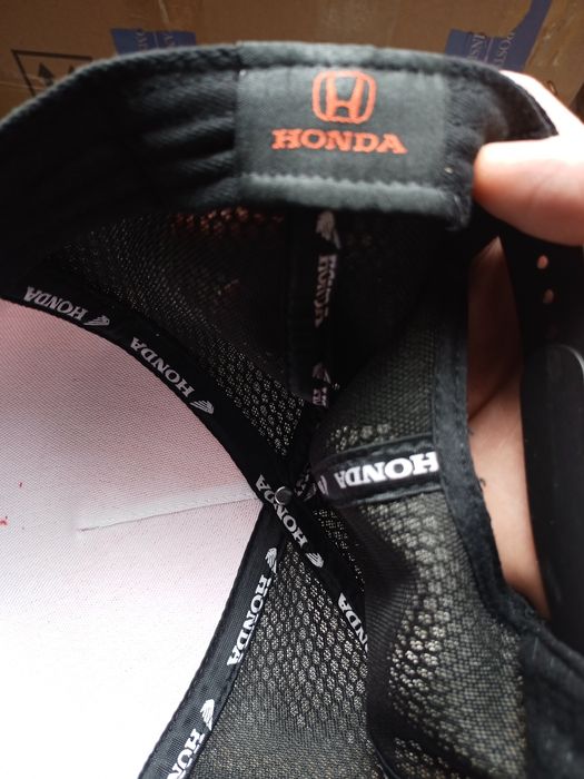 Шапки на Honda Marc Marquez HRC червено и черно!