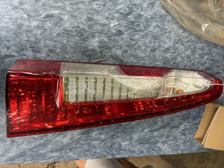 Triplă microbuz Opel, spate dreapta