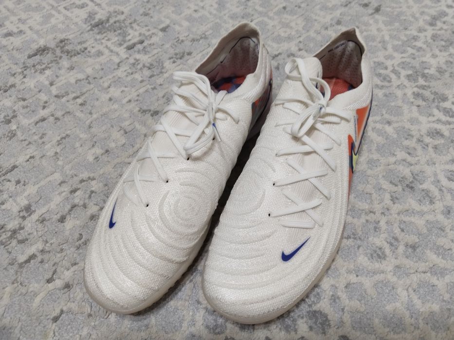 Nike phantom white GX 2