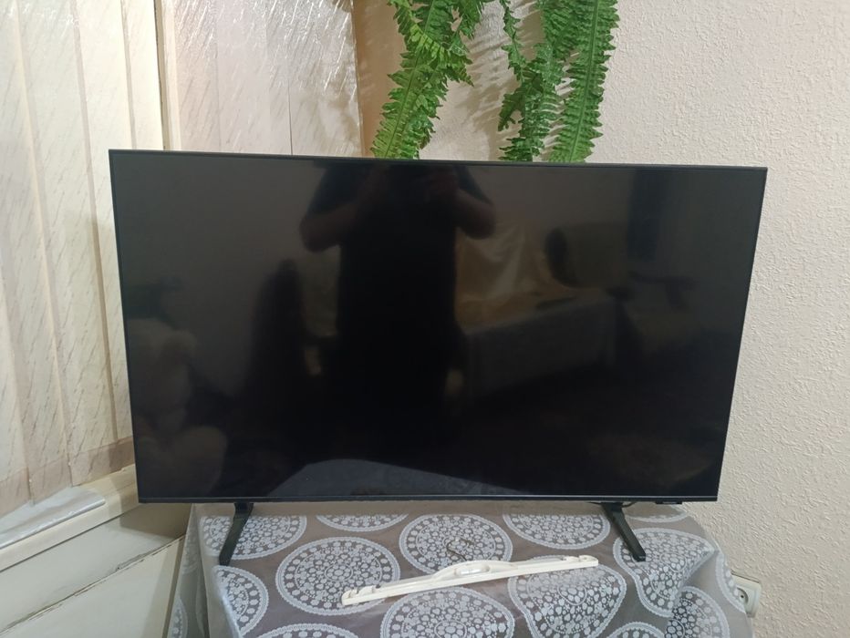 Телевизор Samsung AU9000 43"