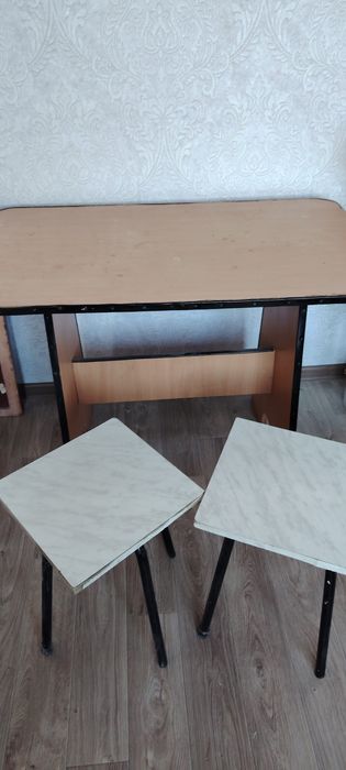 Стол для кухни 5000.   . .