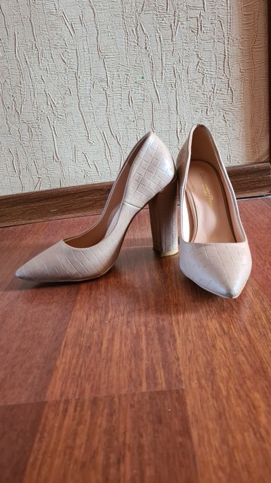 Туфли женские. Беж