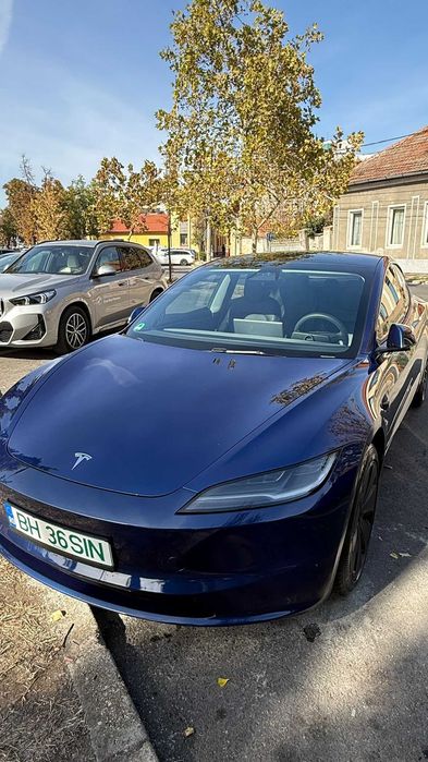TESLA Model 3 2024 — imagine 3
