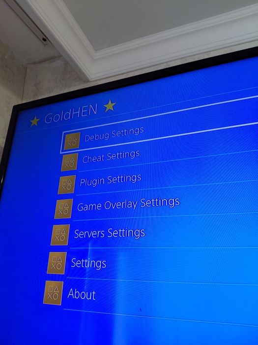 Прошитая ps 4, 1 tb + два геймпада.
