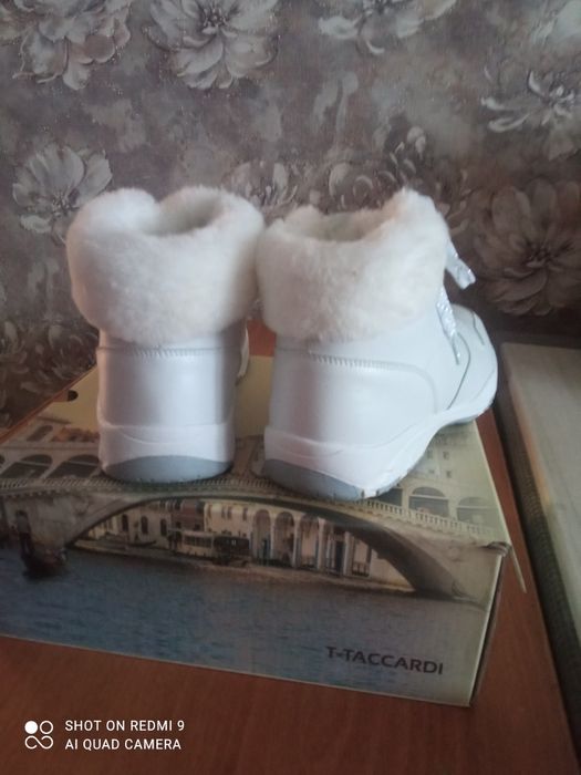 Продам кроссовки и сапоги зимние