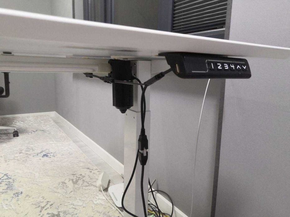 Стол с регулировкой высоты