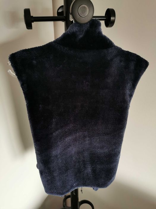 Vesta blana artificiala