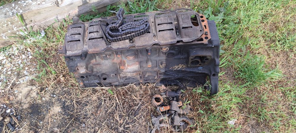 Запчасти 104 двигатель, 2.8. поддон АКПП