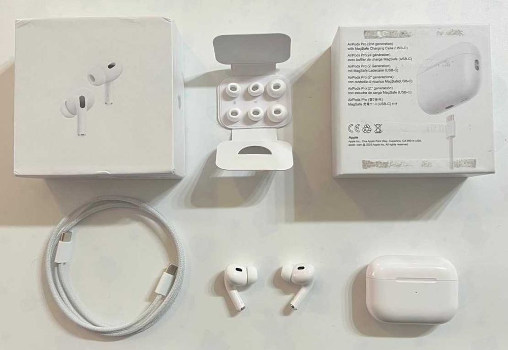 APPLE - AirPods Pro 2nd generation cu MagSafe Charging Case - Cumparate Altex