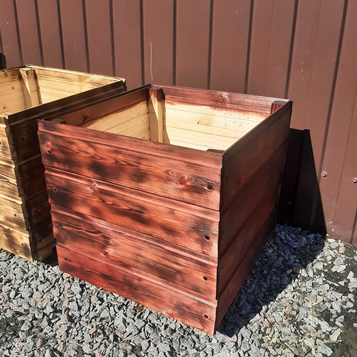 Деревянное кашпо для цветов