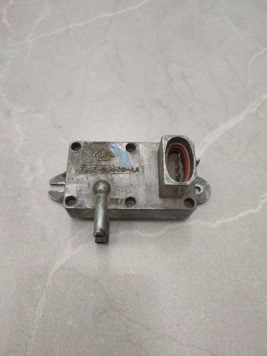 ФОРД 4.9- 5.0 - 5.8 л Заслонка Трамблер Сальники  Оригинал