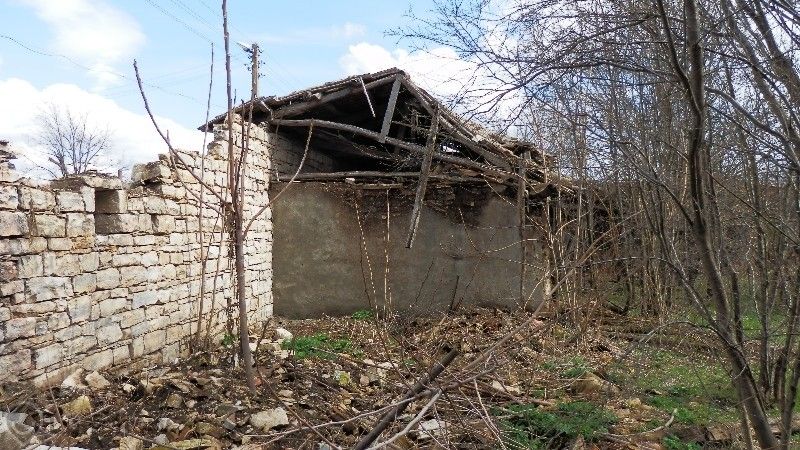 Продава се Къща в с. Горски Сеновец, Област Велико Търново - 1200 кв.м за 7 €/кв.м - Снимка #2