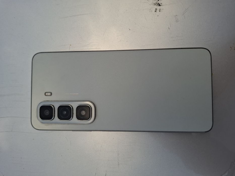 Infinix hot 50: 16/256gb. Kafolati bilan holti yangi rangi titanive