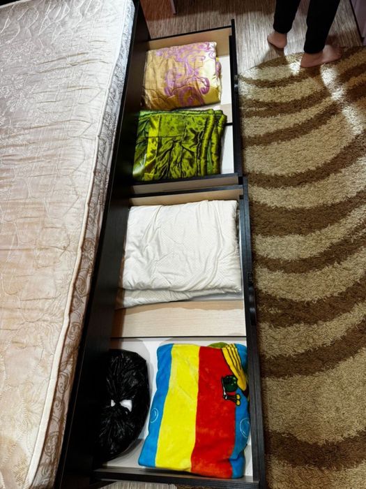 кровать с ящиками и матрас