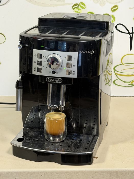 Кафемашина кафе автомат delonghi magnifica S с гаранция