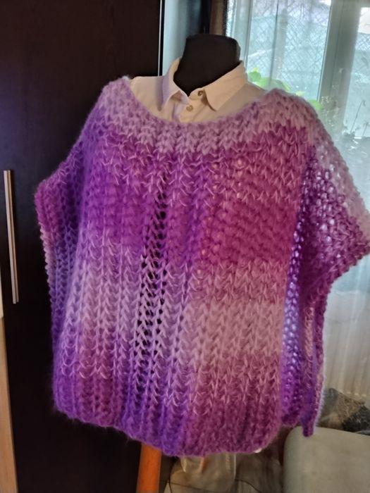 Ръчно изплетено пончо от мохер