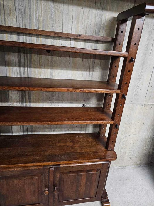 Масивен дъбов шкаф/библиотека с регуриране на рафтовете