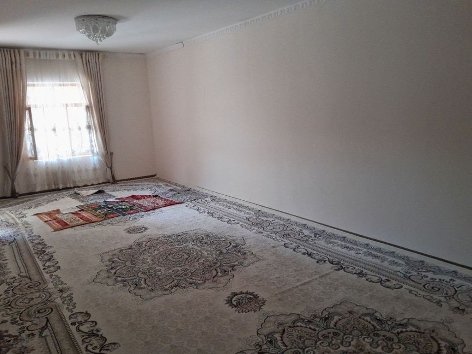 Uy sotiladi 6 sotix 8 xona