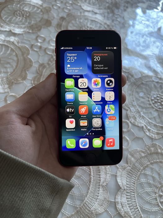 Продам iPhone SE