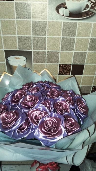 Розы из атласной ленты