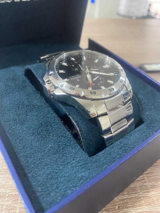 Продавам мъжки часовник FESTINA F16662