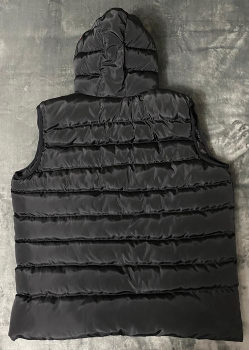 Vând vesta noua de bărbați Hugo