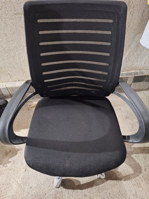 Vând scaun de birou in stare foarte buna (ca nou)