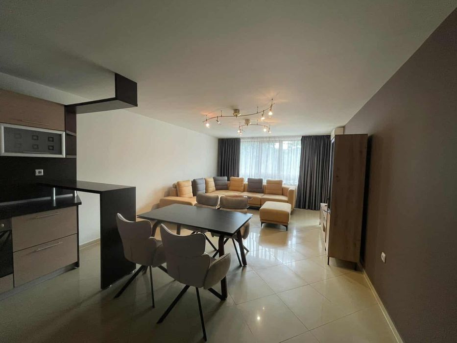 Тристаен апартамент, под наем, Център