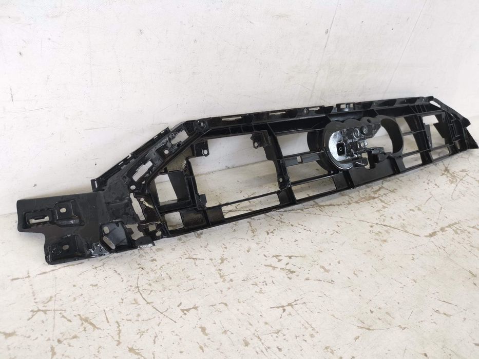 Радиаторна решетка носач Ауди А6 С8 / Audi A6 C8 [ - ] Оригинален, в д