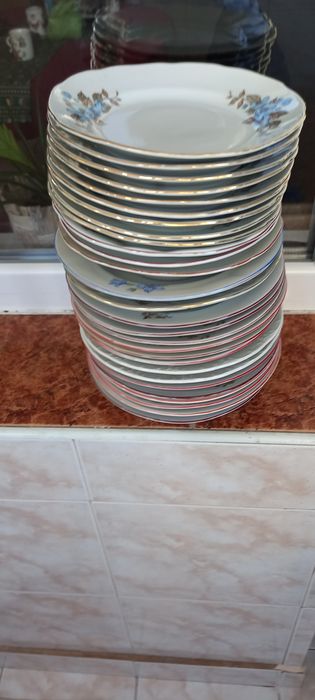 Порцеланов сервиз със супник