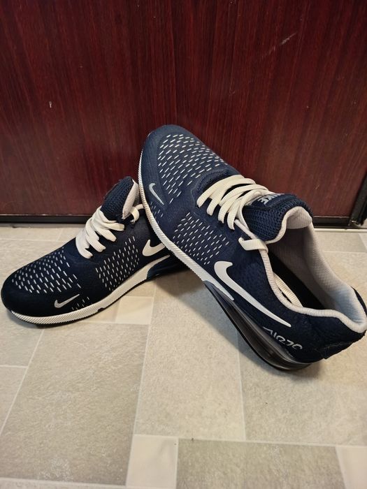 Adidași Nike air270